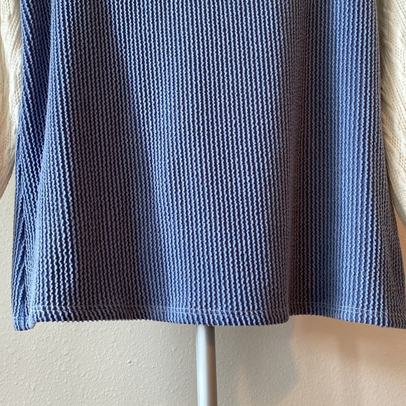 Lovely 🖤 Melody Blue and White Knit Sweater Women’s Size S/M - Picture 5 of 9